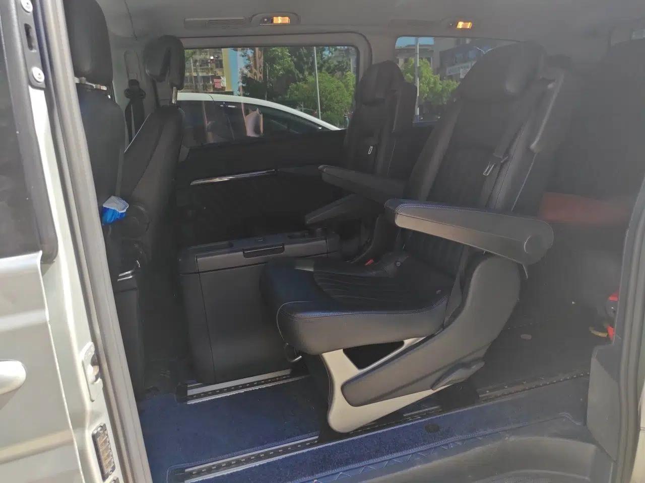 Mercedes-Benz Viano 2011 3.5L 125th Anniversary Edition 7 Seats — миниатюра 18