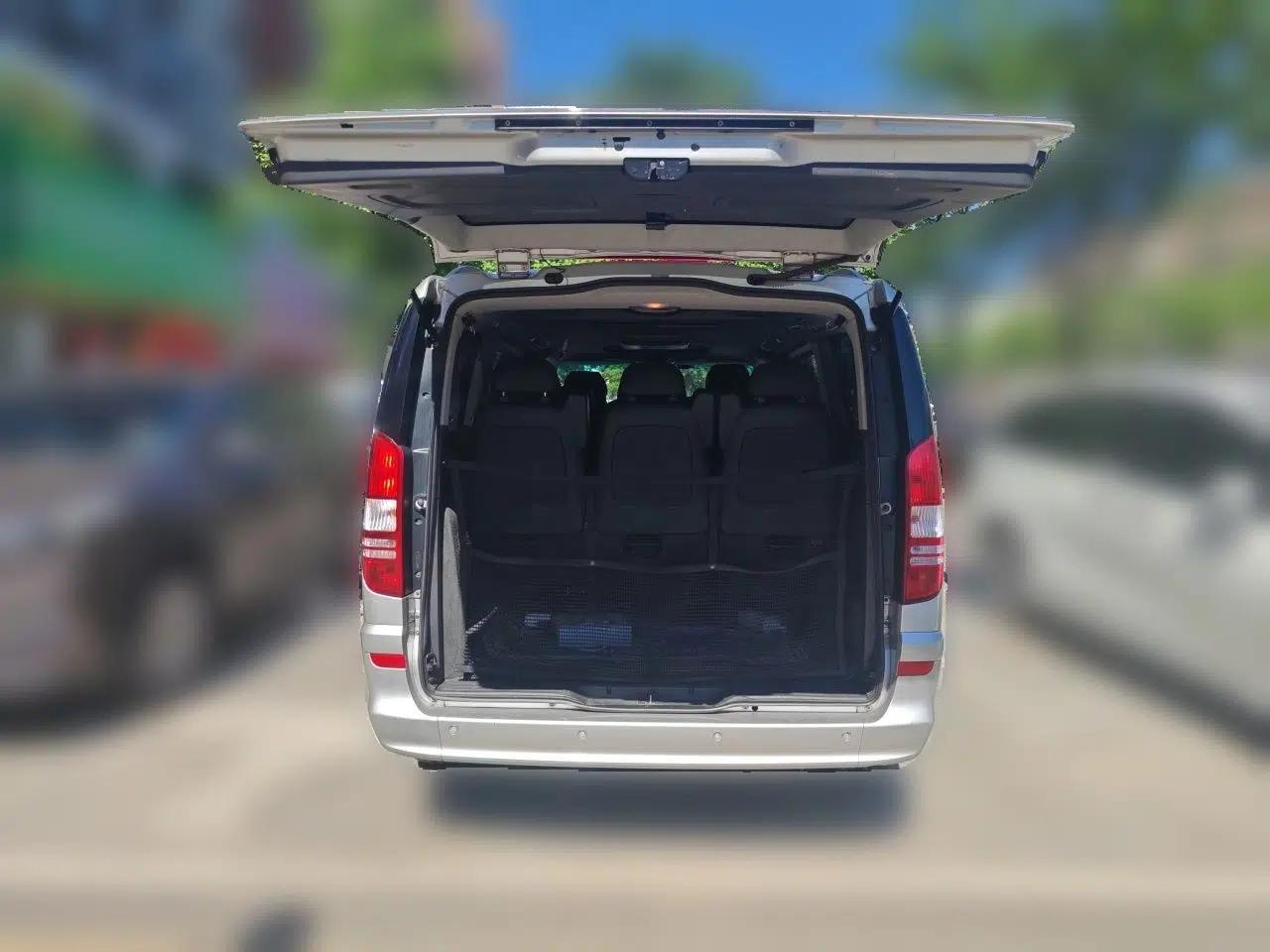 Mercedes-Benz Viano 2011 3.5L 125th Anniversary Edition 7 Seats — миниатюра 20