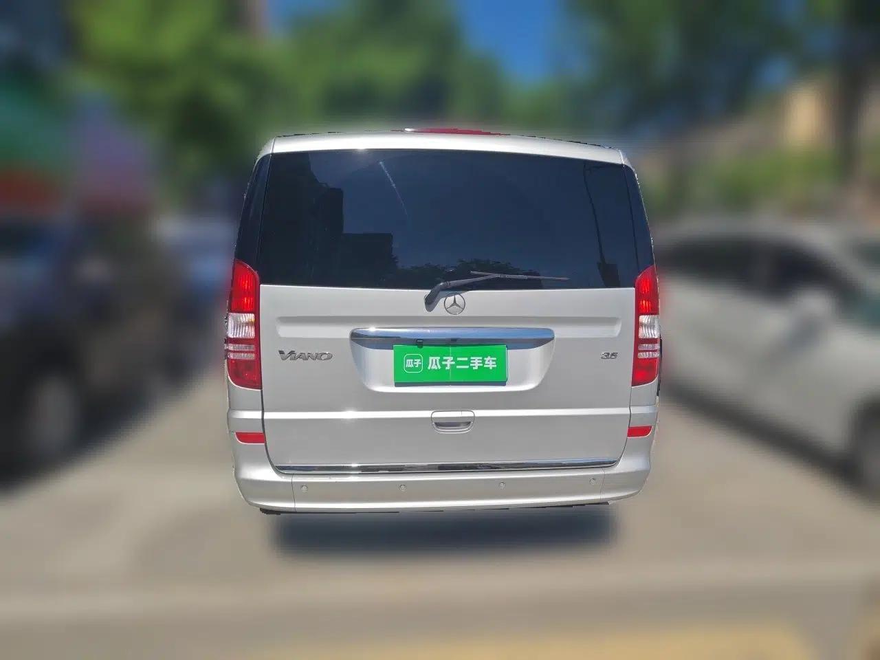 Mercedes-Benz Viano 2011 3.5L 125th Anniversary Edition 7 Seats — миниатюра 5