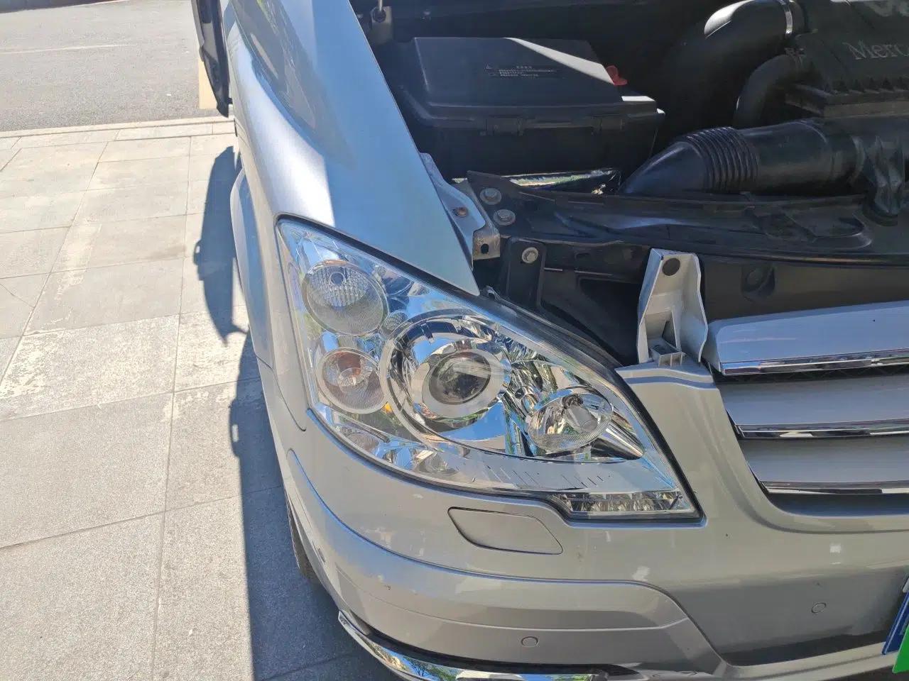 Mercedes-Benz Viano 2011 3.5L 125th Anniversary Edition 7 Seats — миниатюра 7