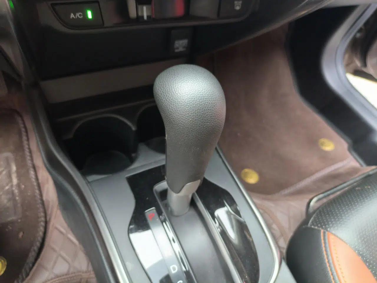 Honda Greiz 2016 1.5L CVT Classic Edition — миниатюра 15