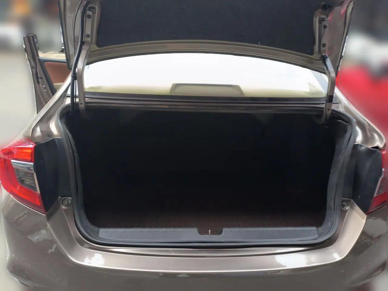 Honda Greiz 2016 1.5L CVT Classic Edition — миниатюра 20