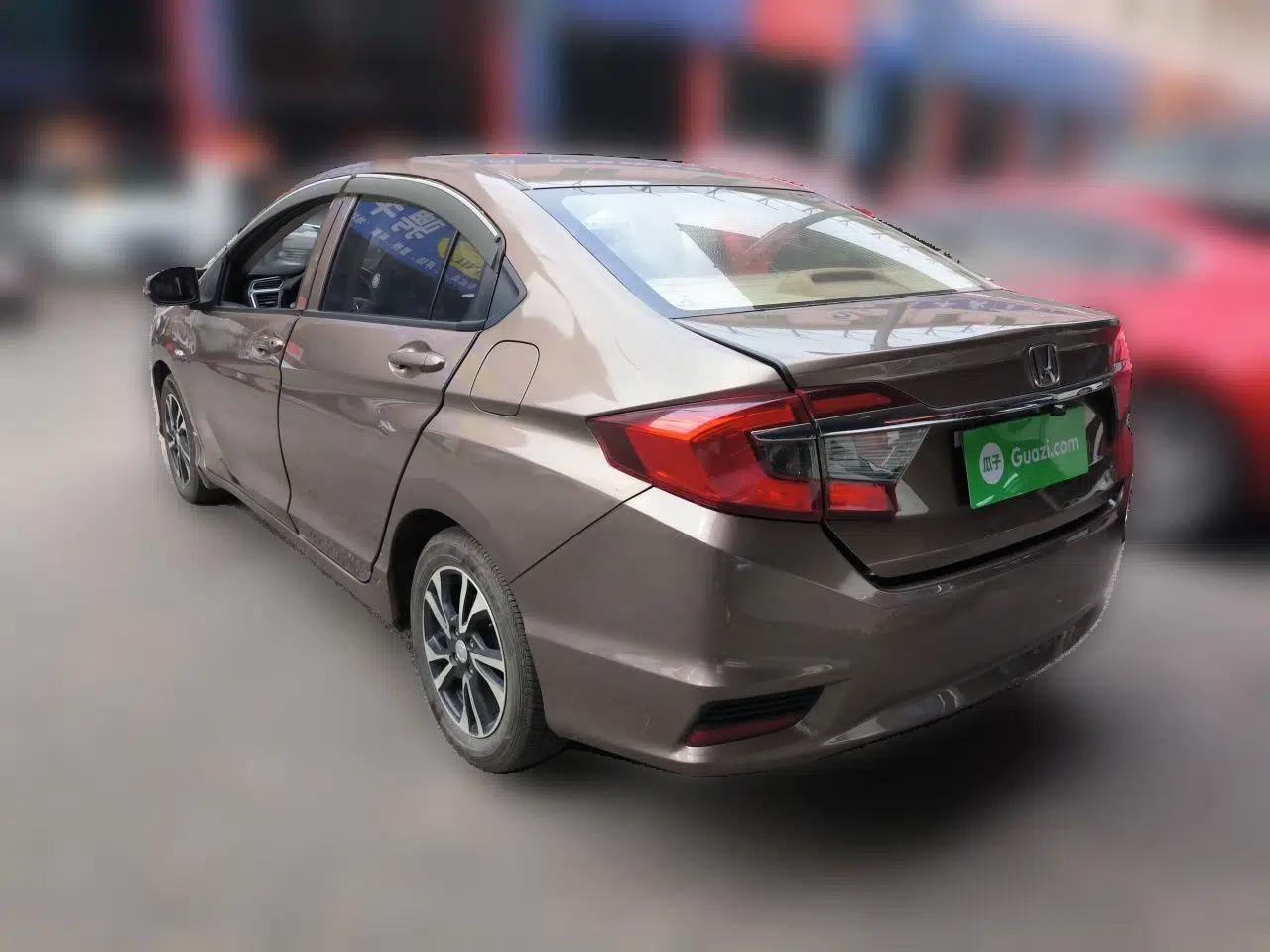 Honda Greiz 2016 1.5L CVT Classic Edition — миниатюра 4