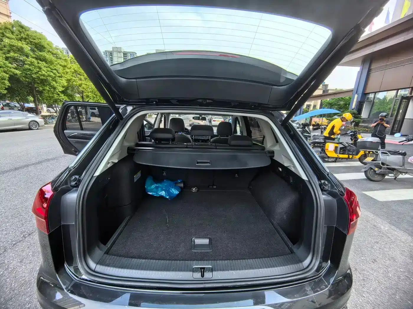 Tayron GTE Plug-in Hybrid 2022 1.4T Luxury Edition — миниатюра 11