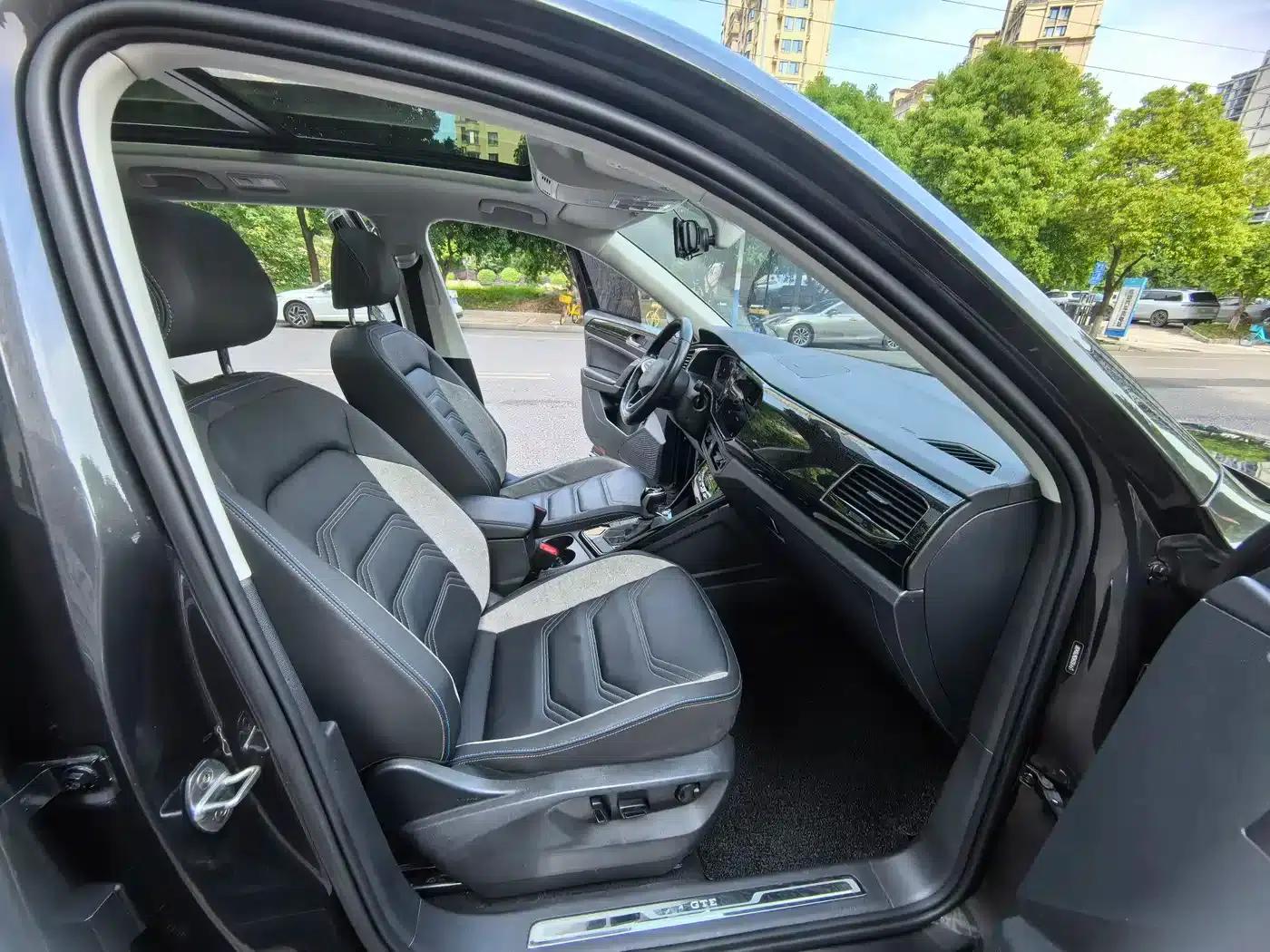 Tayron GTE Plug-in Hybrid 2022 1.4T Luxury Edition — миниатюра 12