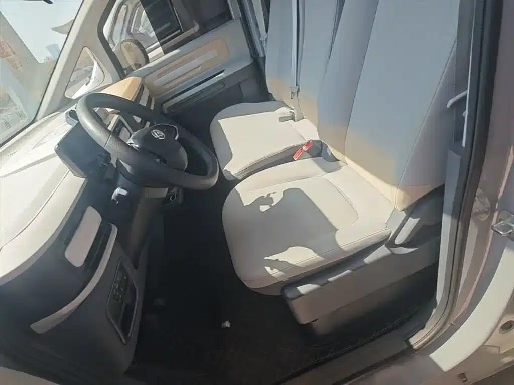Dana V1 2025 Model V1+ Short Wheelbase Low Roof Multi-functional Version (42kWh) — миниатюра 15