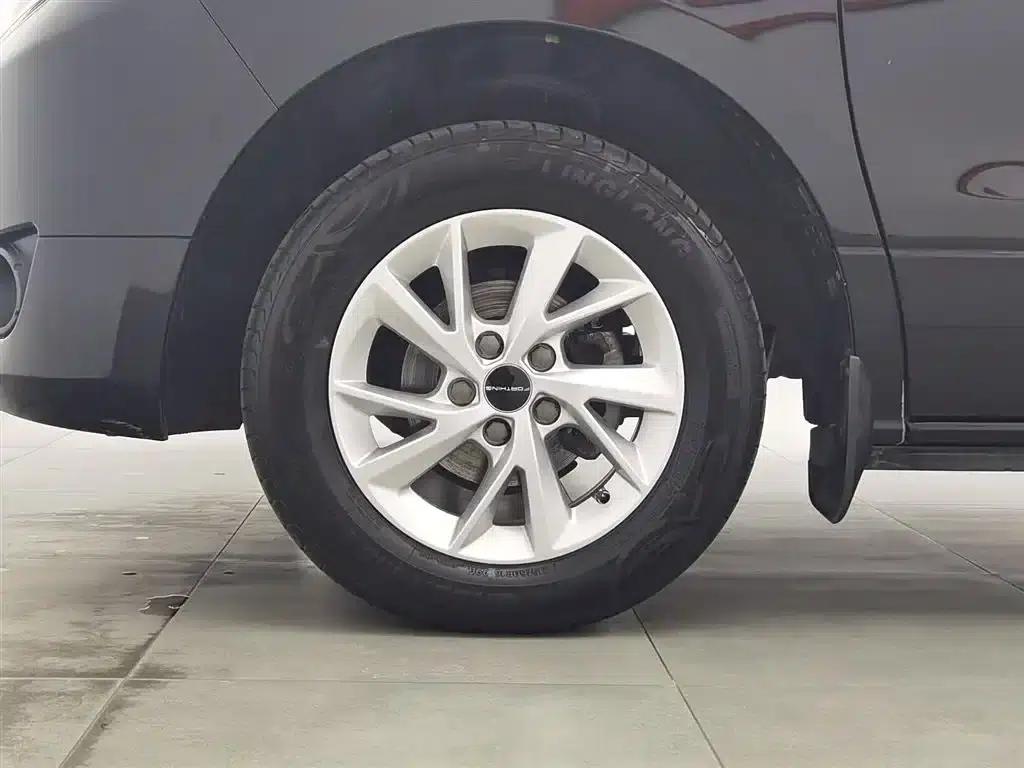 Lingzhi PLUS 2021 Touring Edition 2.0L Manual Deluxe 7-Seater — миниатюра 17
