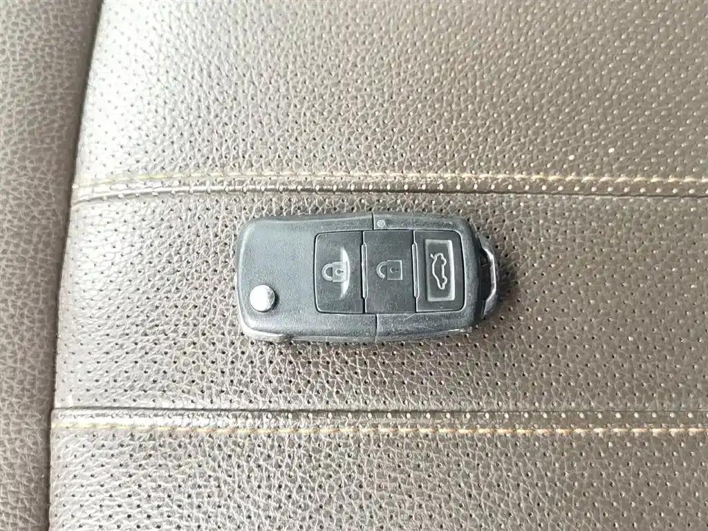 Lingzhi PLUS 2021 Touring Edition 2.0L Manual Deluxe 7-Seater — миниатюра 19
