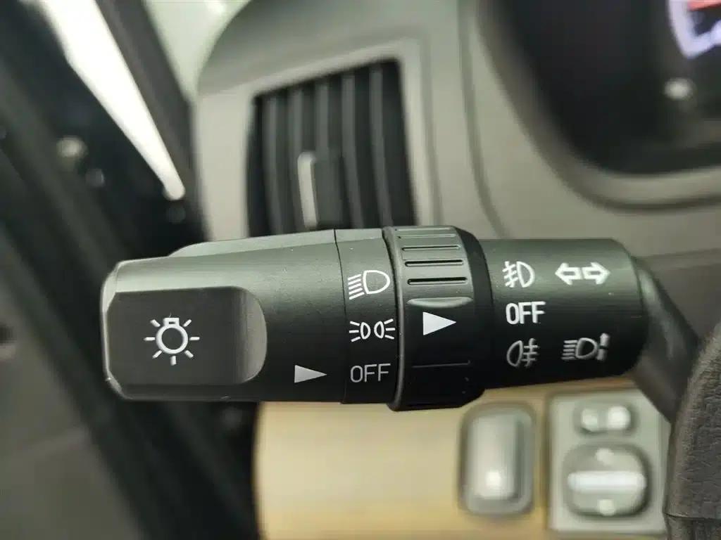 Lingzhi PLUS 2021 Touring Edition 2.0L Manual Deluxe 7-Seater — миниатюра 21