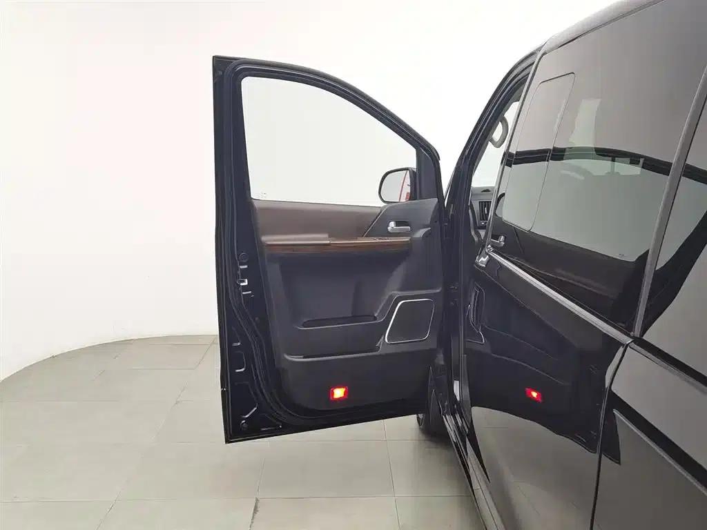 Lingzhi PLUS 2021 Touring Edition 2.0L Manual Deluxe 7-Seater — миниатюра 8