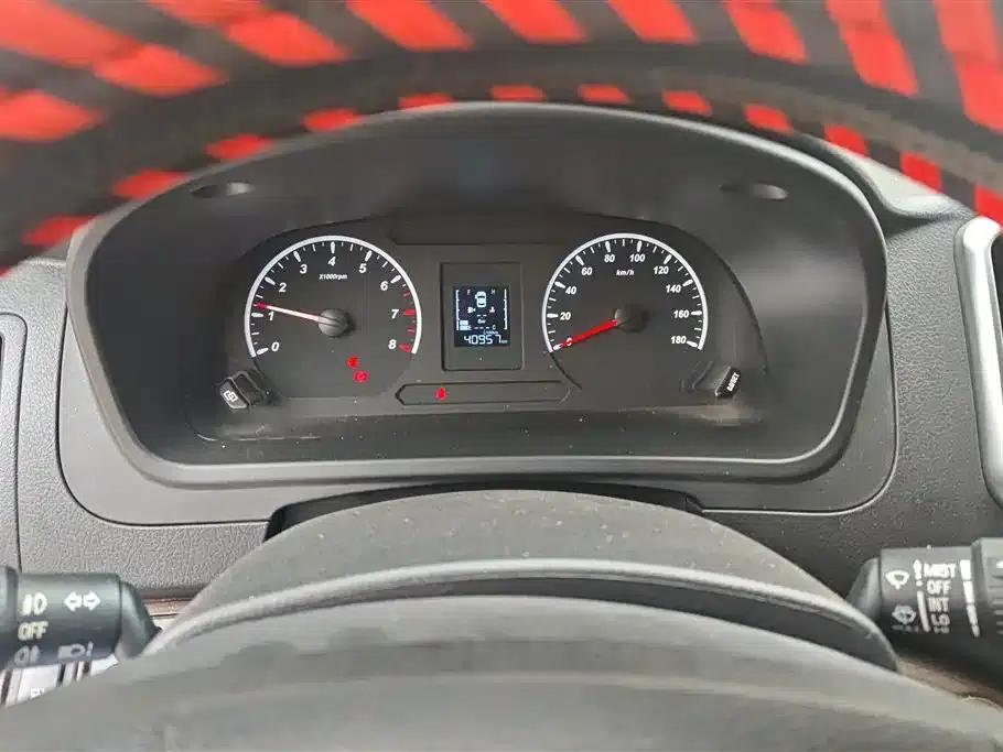 Lingzhi PLUS 2021 2.0L Manual Deluxe 7-Seater — миниатюра 14