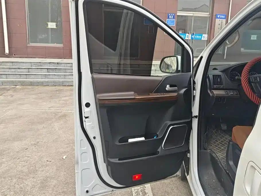 Lingzhi PLUS 2021 2.0L Manual Deluxe 7-Seater — миниатюра 7