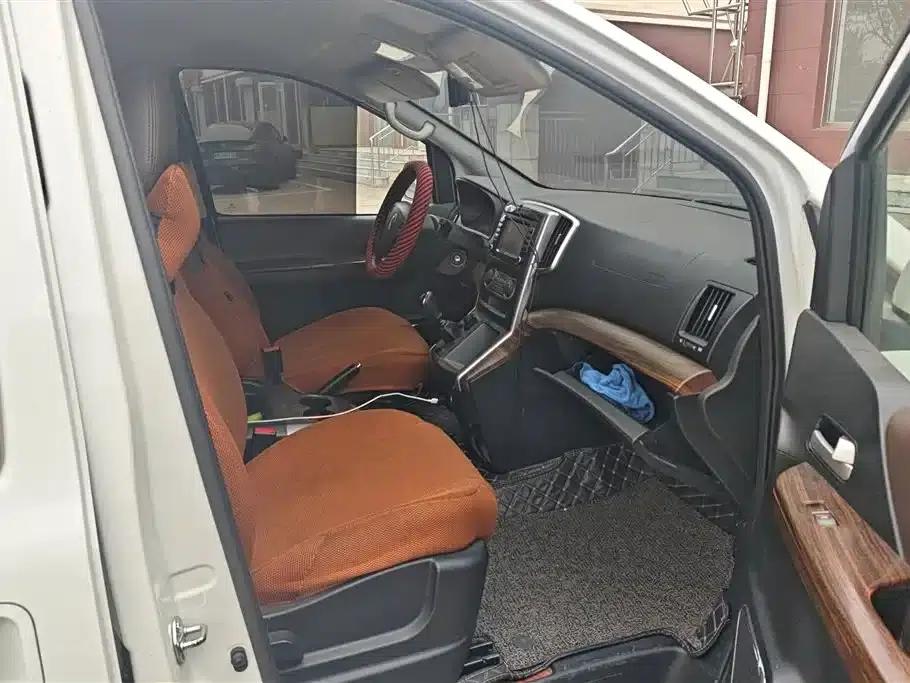 Lingzhi PLUS 2021 2.0L Manual Deluxe 7-Seater — миниатюра 8