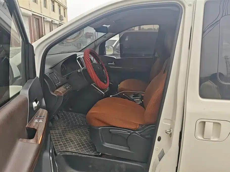 Lingzhi PLUS 2021 2.0L Manual Deluxe 7-Seater — миниатюра 9