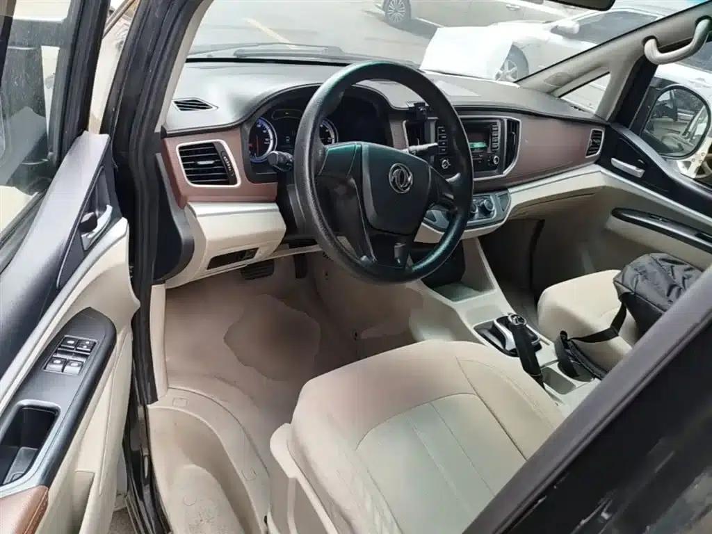 Lingzhi New Energy 2020 Long-Range Edition Comfort 7-Seater — миниатюра 16