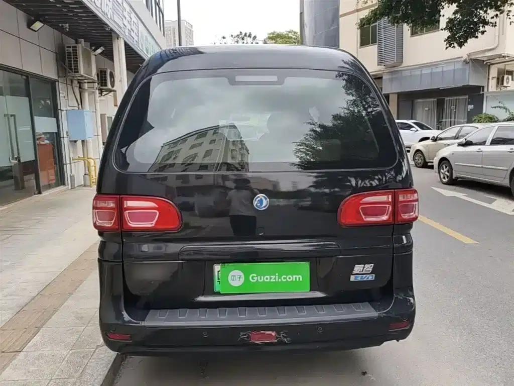 Lingzhi New Energy 2020 Long-Range Edition Comfort 7-Seater — миниатюра 6