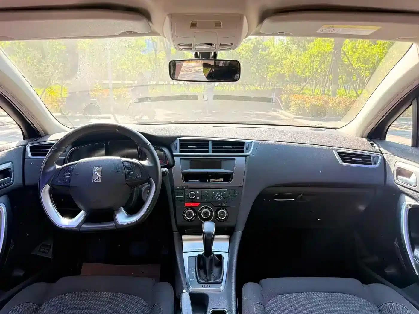 DS 5LS 2014 1.8L Automatic Comfort Edition VTi140 — миниатюра 13