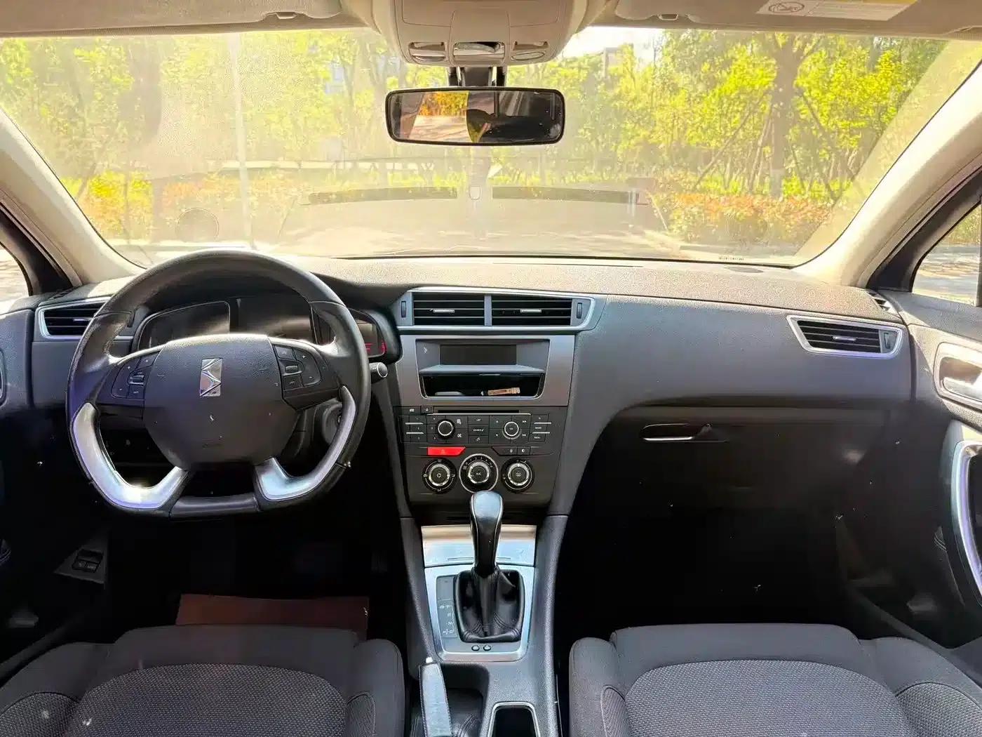 DS 5LS 2014 1.8L Automatic Comfort Edition VTi140 — миниатюра 14