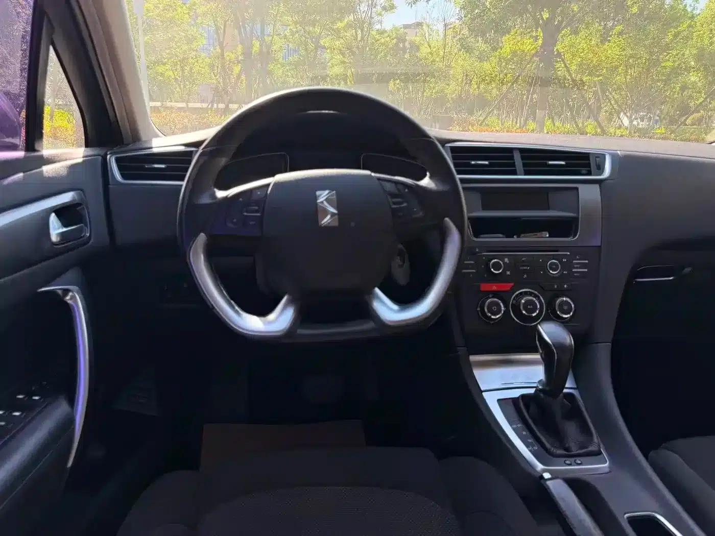 DS 5LS 2014 1.8L Automatic Comfort Edition VTi140 — миниатюра 15