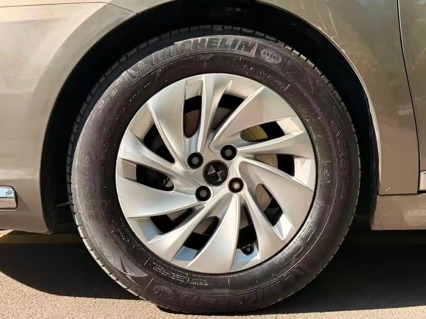 DS 5LS 2014 1.8L Automatic Comfort Edition VTi140 — миниатюра 18