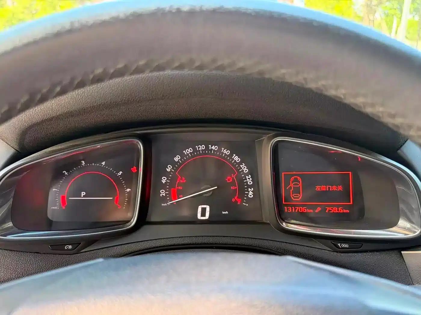 DS 5LS 2014 1.8L Automatic Comfort Edition VTi140 — миниатюра 19