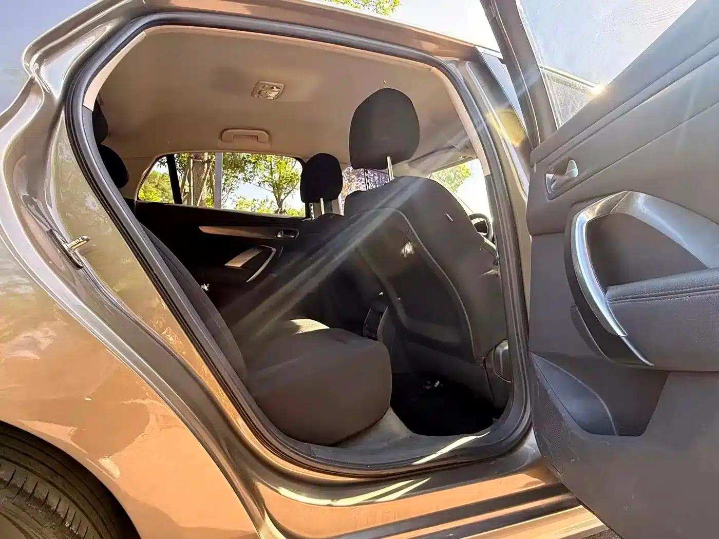 DS 5LS 2014 1.8L Automatic Comfort Edition VTi140 — миниатюра 6