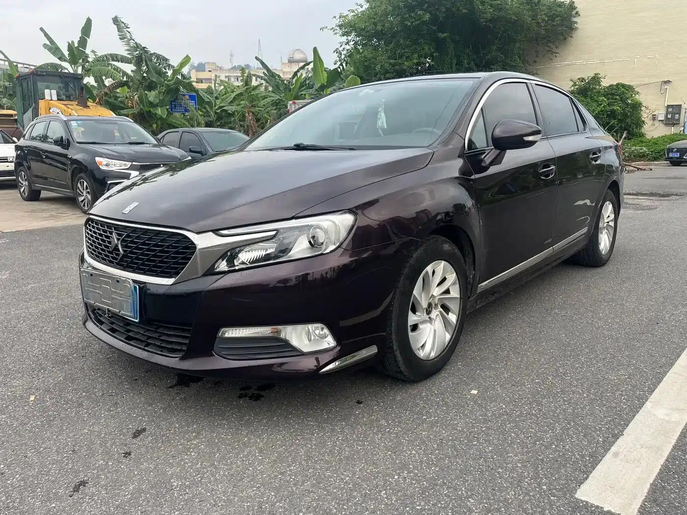 DS 5LS 2014 1.8L Automatic Comfort Edition VTi140 — миниатюра 1