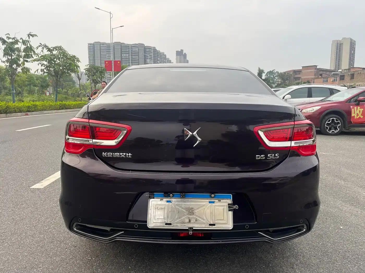 DS 5LS 2014 1.8L Automatic Comfort Edition VTi140 — миниатюра 2