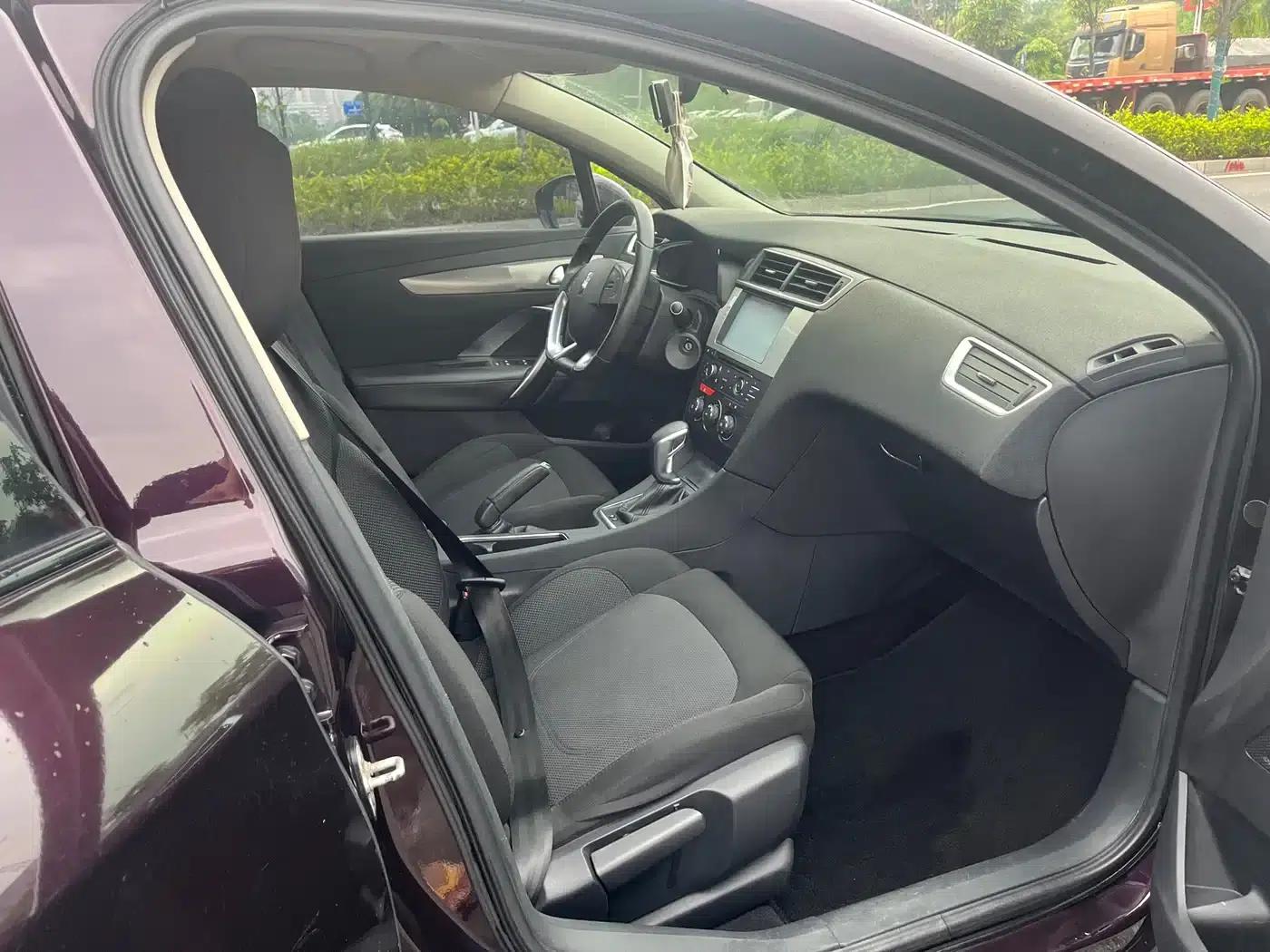 DS 5LS 2014 1.8L Automatic Comfort Edition VTi140 — миниатюра 11