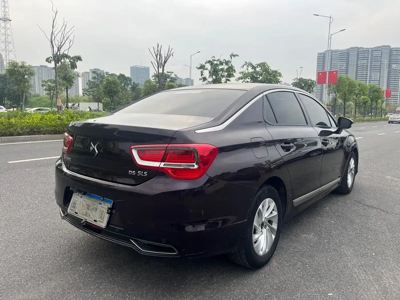 DS 5LS 2014 1.8L Automatic Comfort Edition VTi140 — миниатюра 3