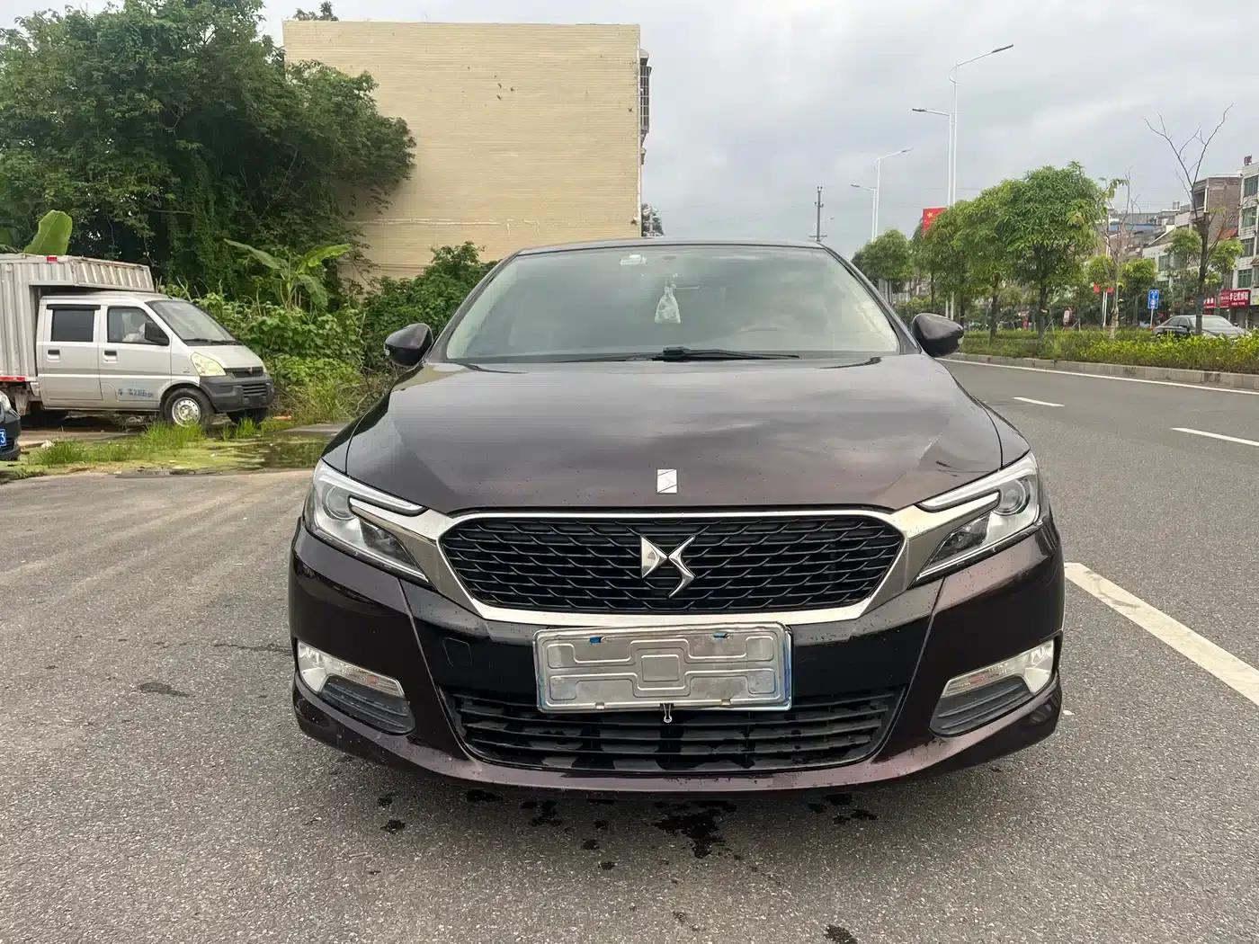 DS 5LS 2014 1.8L Automatic Comfort Edition VTi140 — миниатюра 7