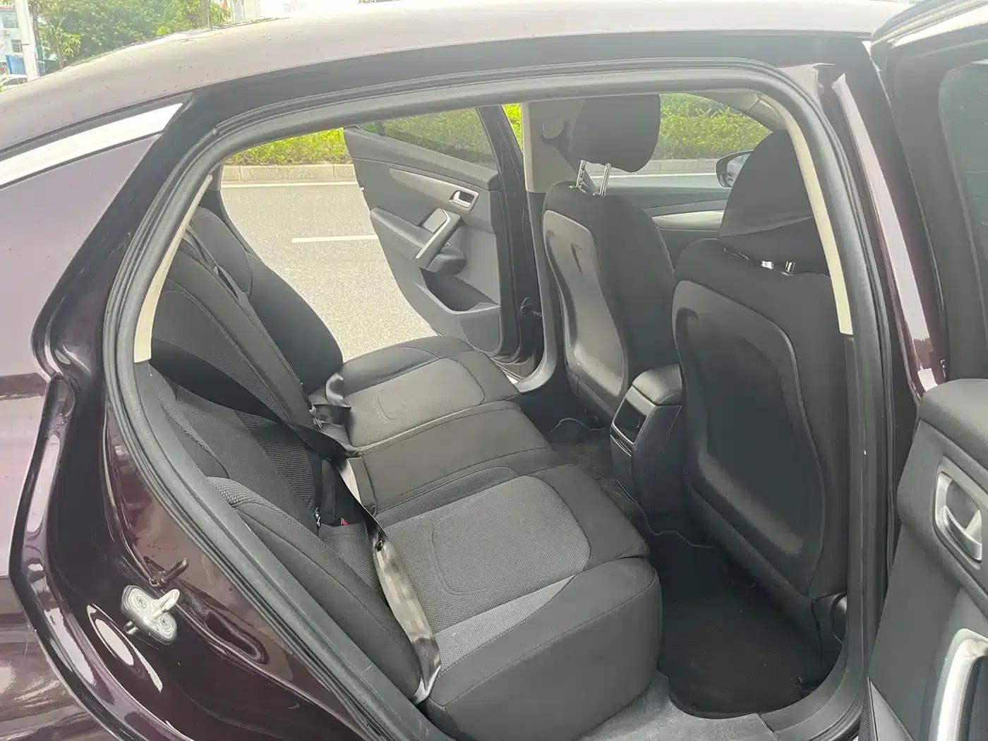 DS 5LS 2014 1.8L Automatic Comfort Edition VTi140 — миниатюра 10