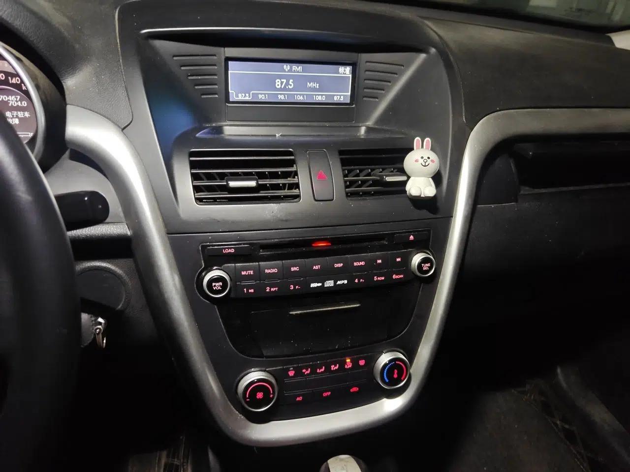 Bestune X80 2013 2.0L automatic comfort version — миниатюра 14