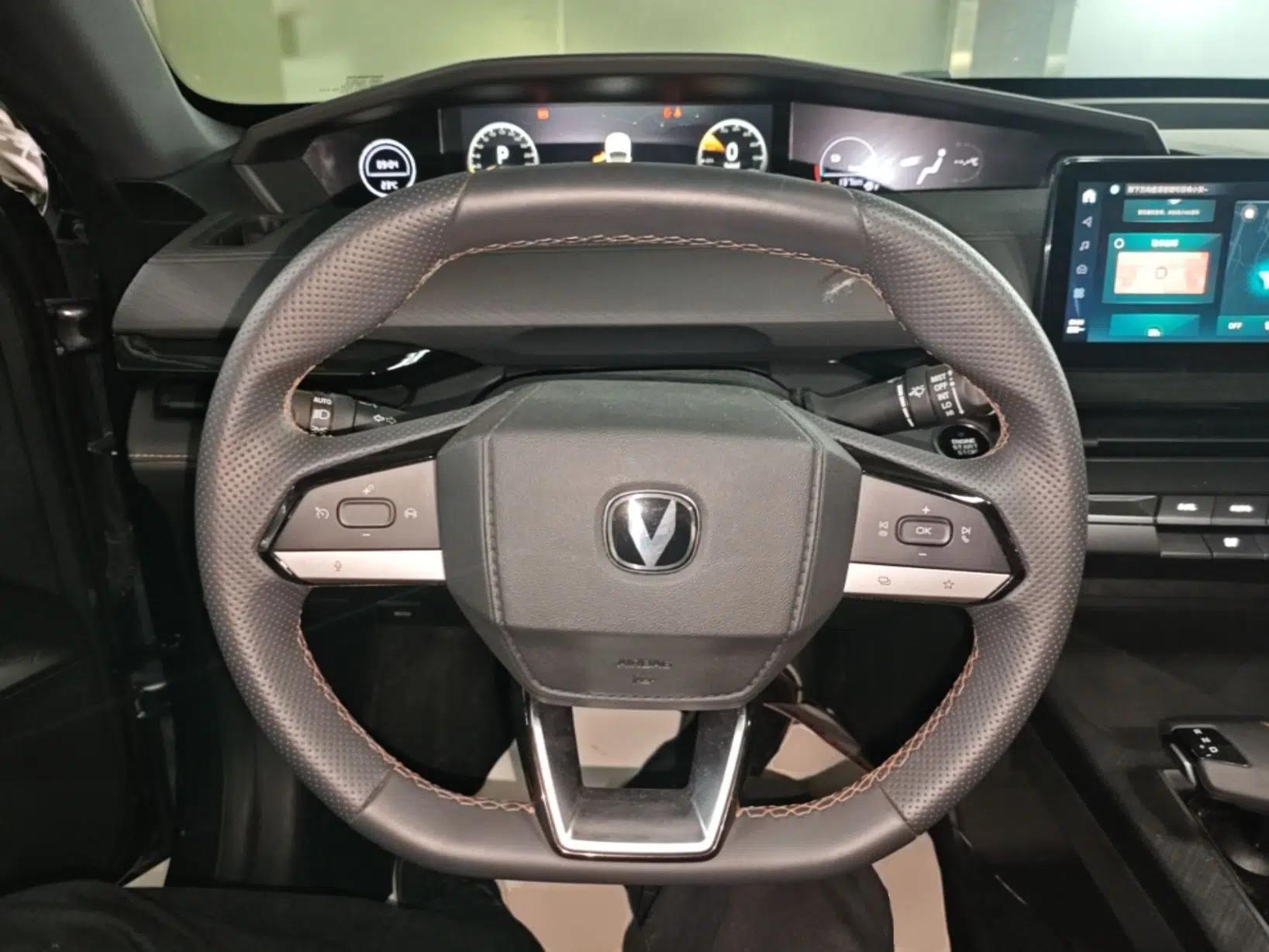 CHANGAN UNI-V iDD 2023 ZhiDian iDD 1.5T 113km Smart & Fun Version — миниатюра 14