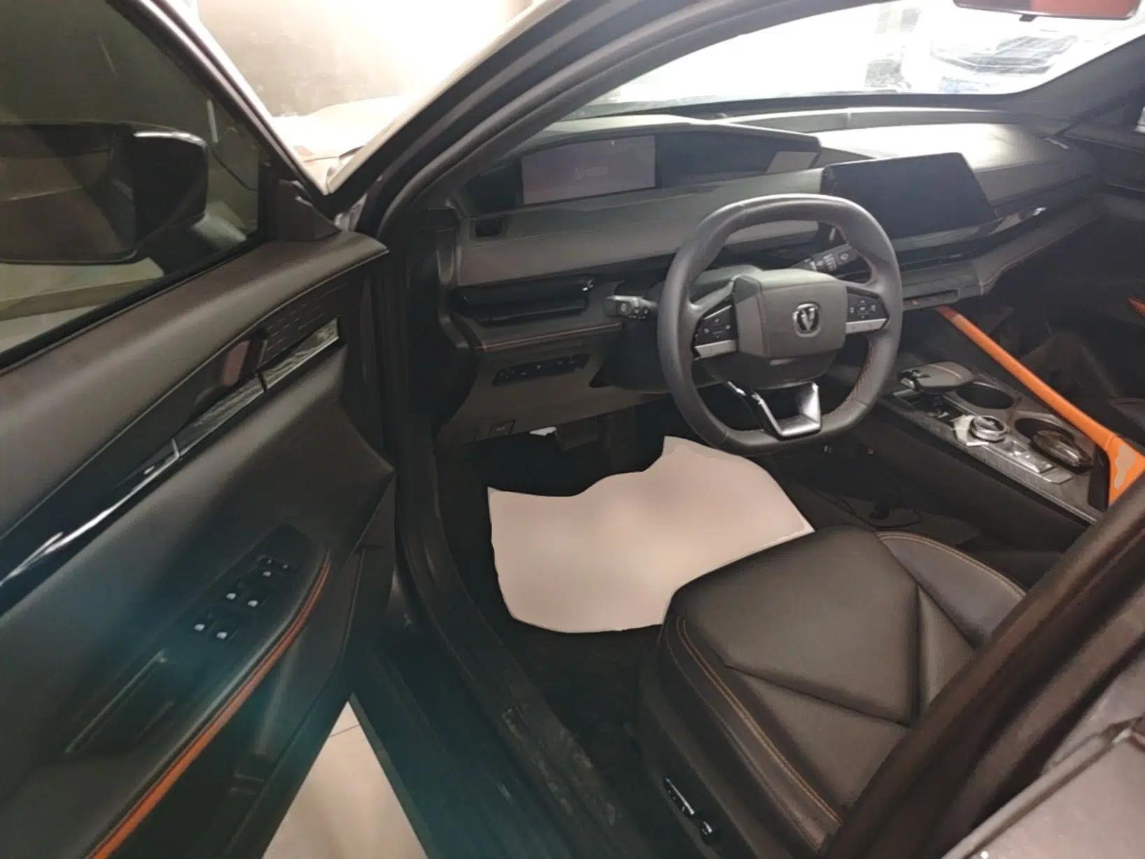 CHANGAN UNI-V iDD 2023 ZhiDian iDD 1.5T 113km Smart & Fun Version — миниатюра 19