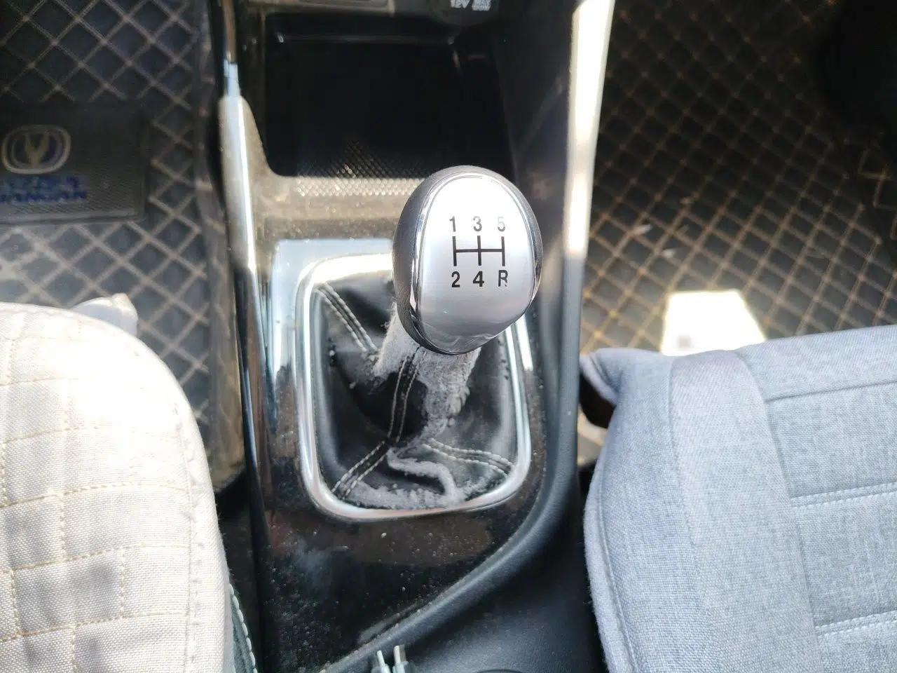 CHANGAN Alsvin 2018 1.4L Manual Comfort Model China V Standard — миниатюра 13