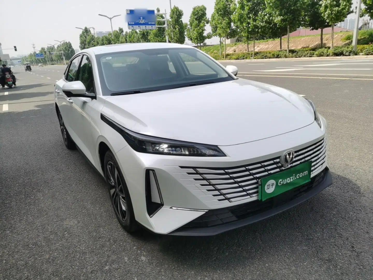 CHANGAN Eado PHEV 2025 Smart New Blue Whale 145KM Battleship Edition — миниатюра 3