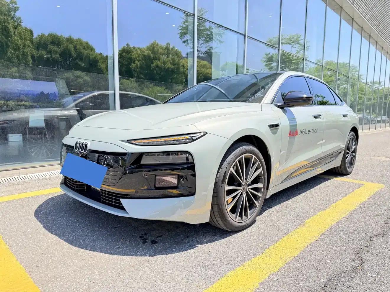 Audi A6L e-tron 2026 First Edition Qiankun Intelligent Driving Edition — миниатюра 1