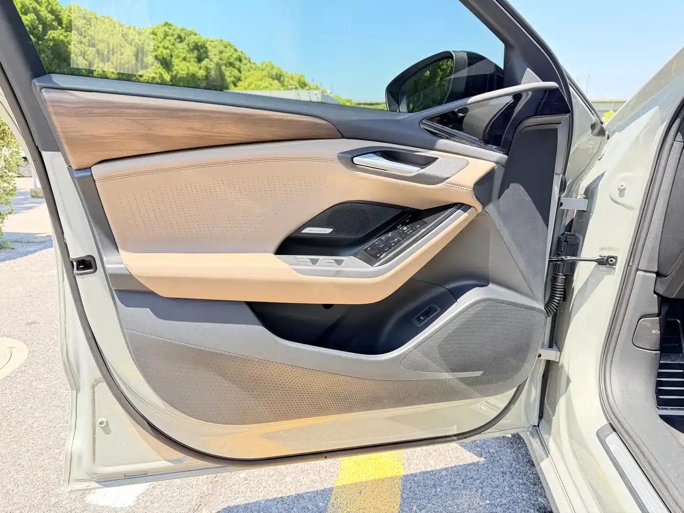 Audi A6L e-tron 2026 First Edition Qiankun Intelligent Driving Edition — миниатюра 5