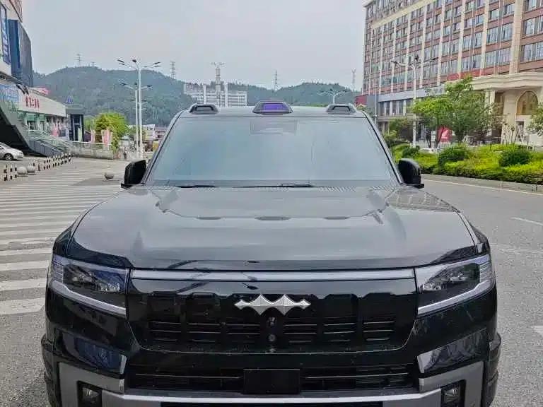 Leopard 8 2025 Smart & Brave Flagship Edition 6-seater — миниатюра 1