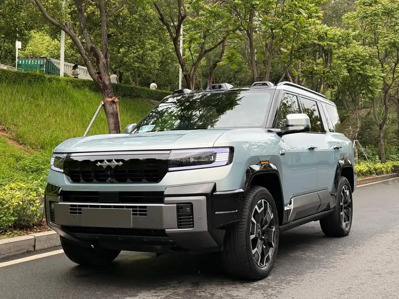 Leopard 8 2025 Smart & Brave Flagship Edition 7-Seater — миниатюра 1