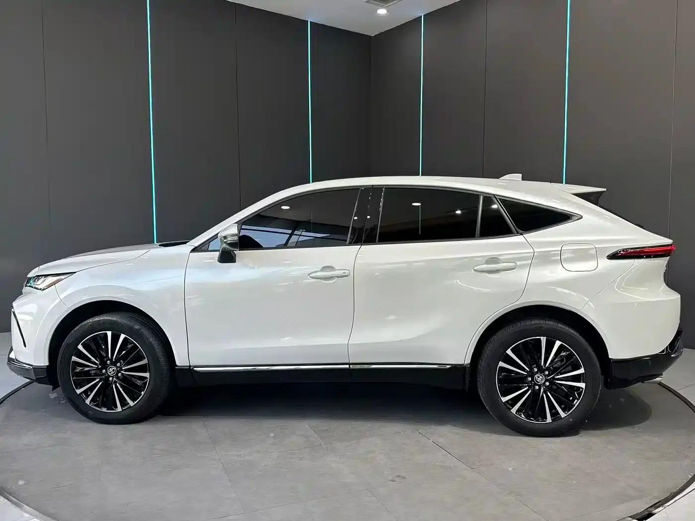 Venza 2022 2.0L CVT 4WD Supreme Edition — миниатюра 4