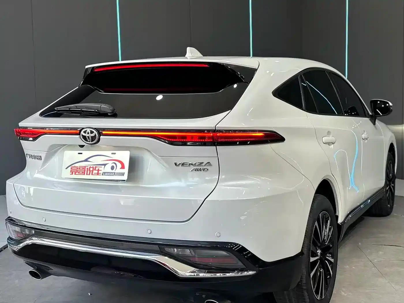 Venza 2022 2.0L CVT 4WD Supreme Edition — миниатюра 6