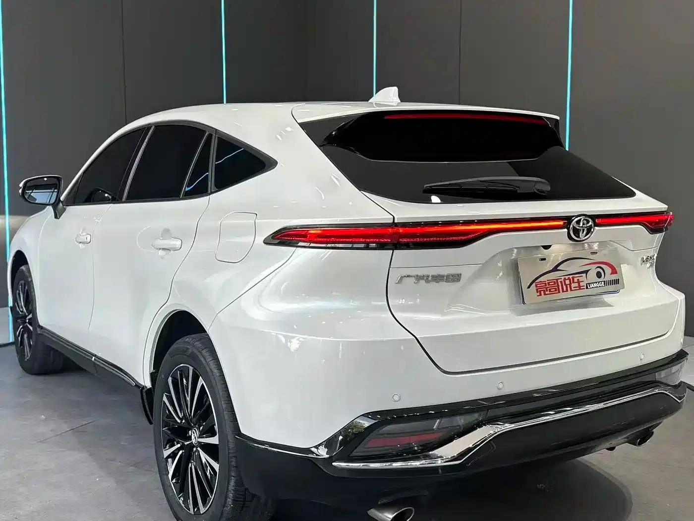 Venza 2022 2.0L CVT 4WD Supreme Edition — миниатюра 8