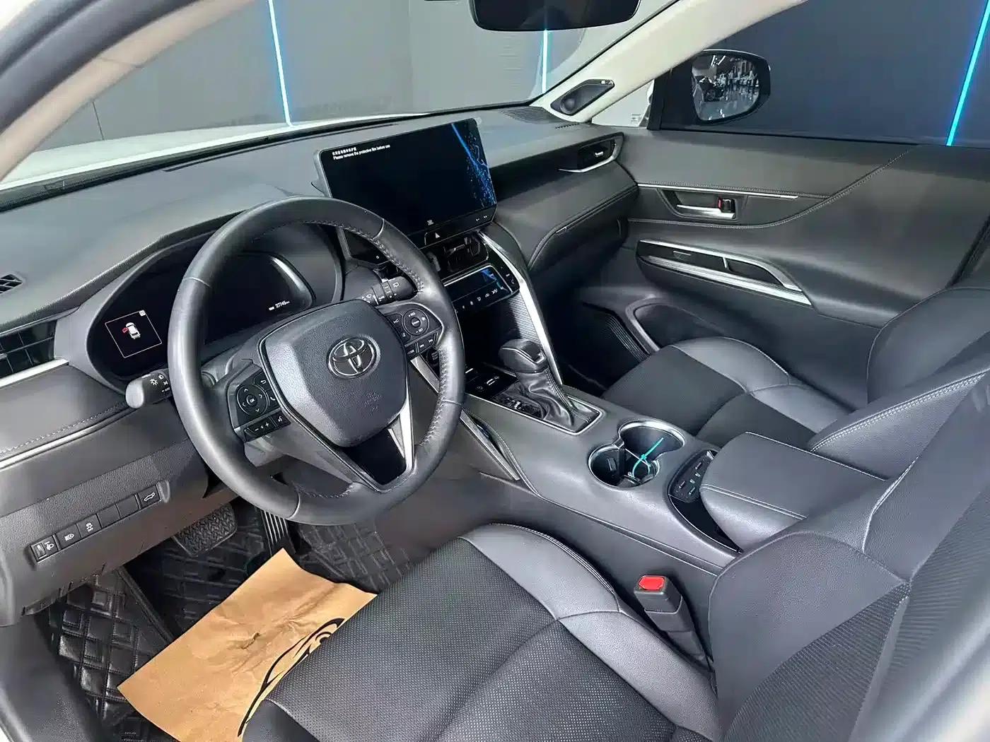Venza 2023 2.0L CVT 2WD Premium Edition — миниатюра 11