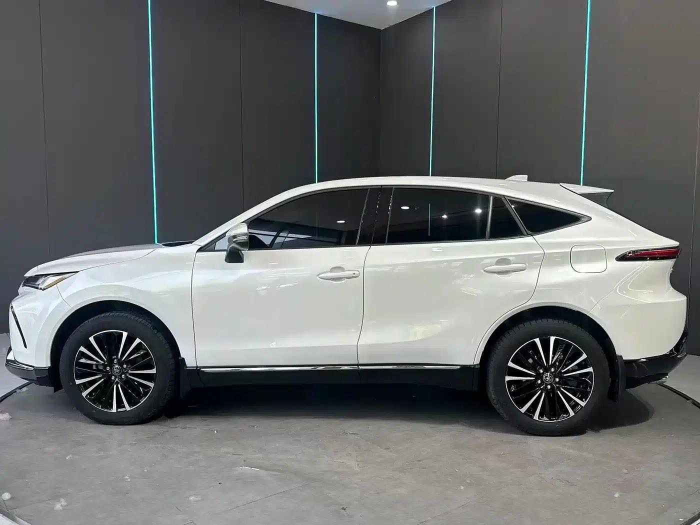 Venza 2023 2.0L CVT 2WD Premium Edition — миниатюра 4