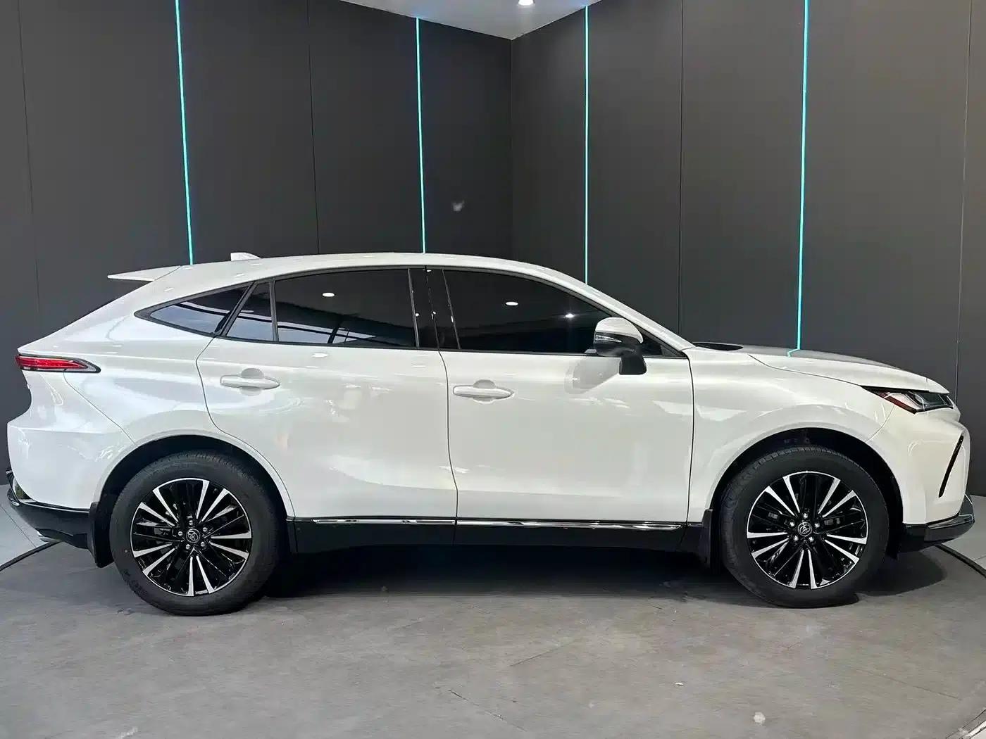 Venza 2023 2.0L CVT 2WD Premium Edition — миниатюра 5