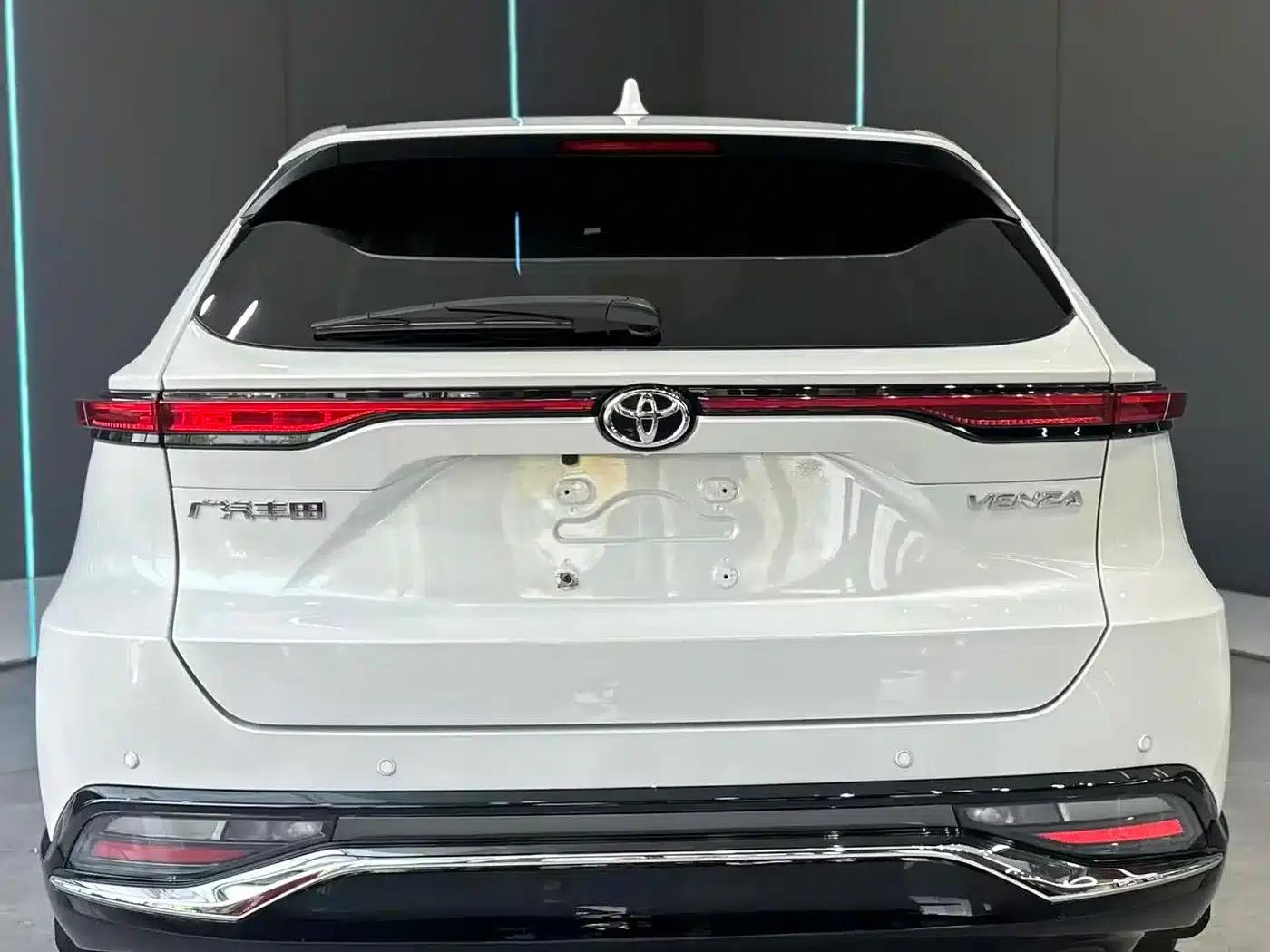 Venza 2023 2.0L CVT 2WD Premium Edition — миниатюра 7