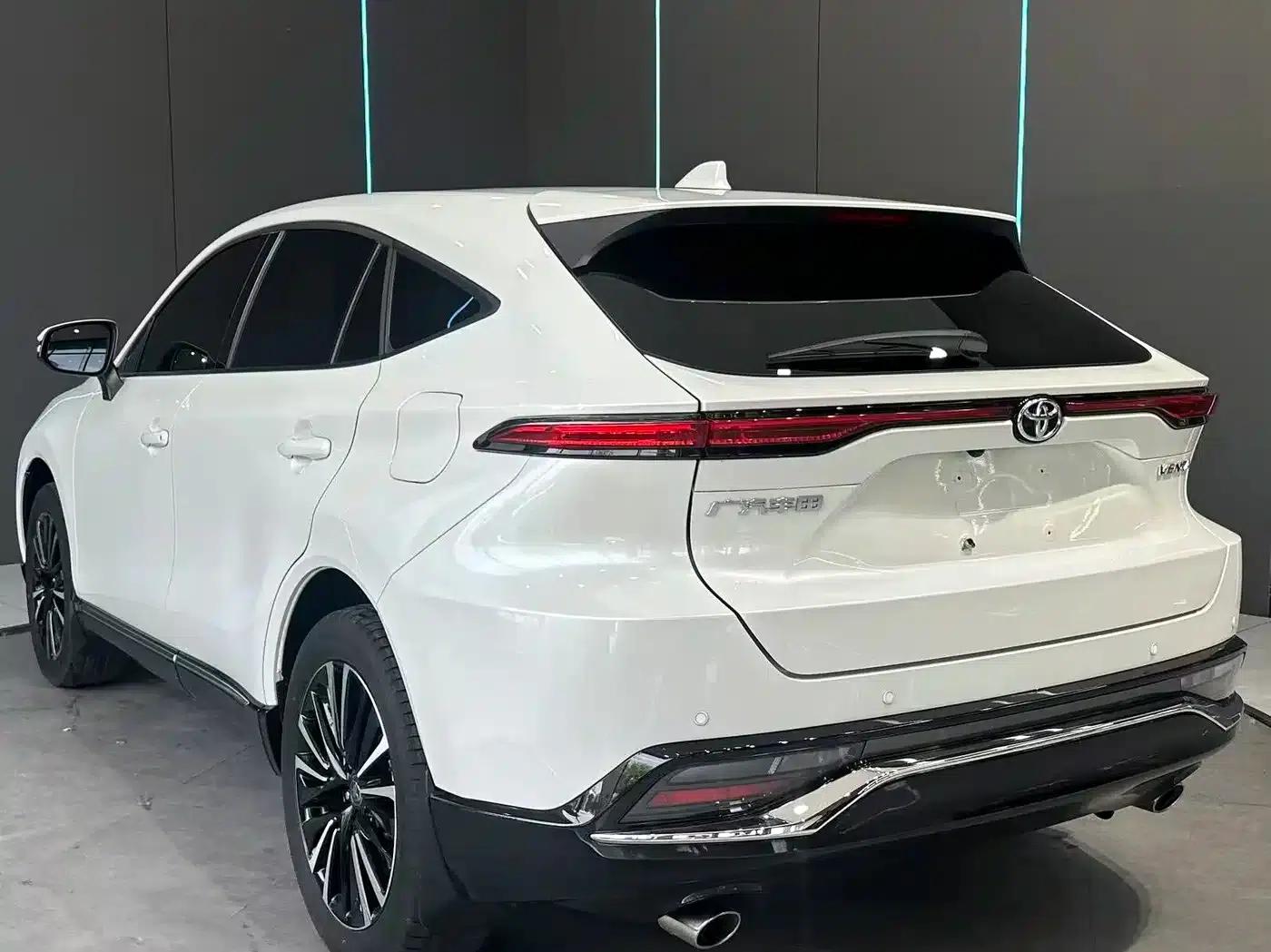 Venza 2023 2.0L CVT 2WD Premium Edition — миниатюра 8