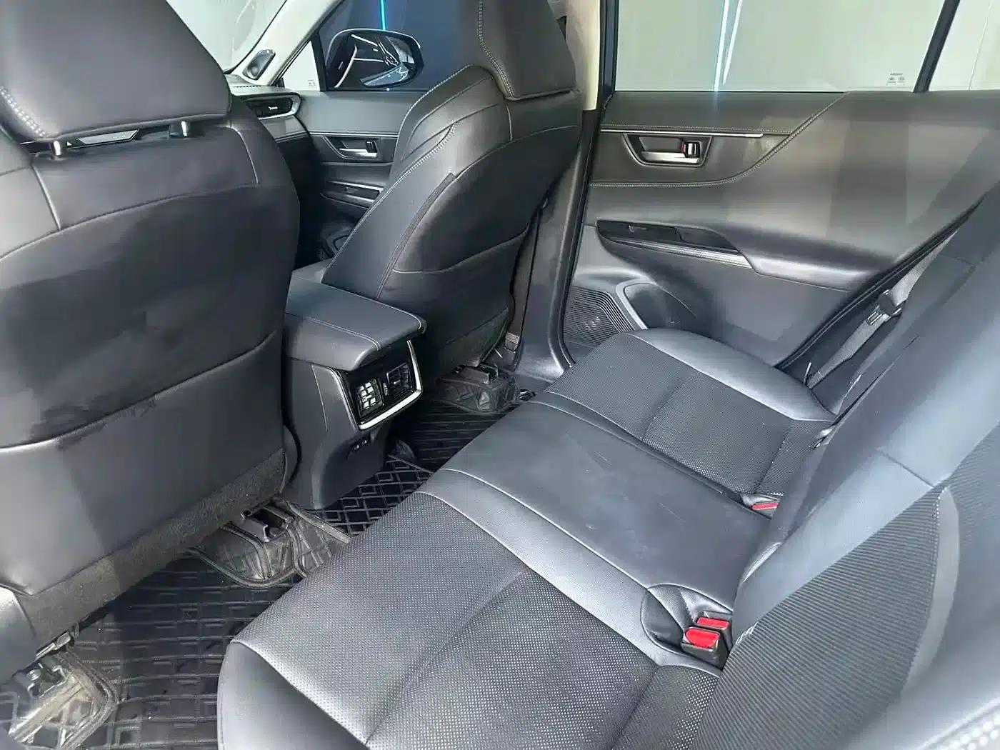 Venza 2023 2.0L CVT 2WD Premium Edition — миниатюра 10